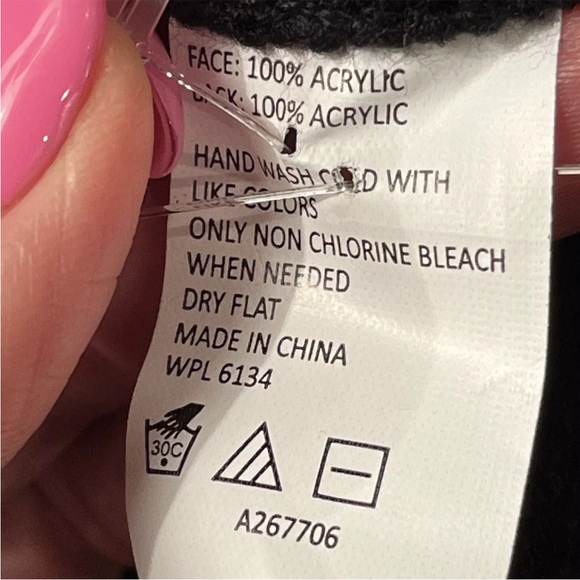 New SNOWFLAKE MukLuks Hat LOOP Scarf SET RED BLACK Knit Fair Isle ARCTIC Snow OS - Picture 3 of 10